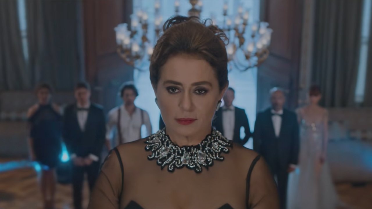 Fazilet Hanım ve Kızları Dizisi Oyuncuları Kimdir? Fazilet Hanım ve Kızları Dizisi Ne Anlatıyor? 27 fazilet-hanim-ve-kizlari-dizisi-oyunculari (11)
