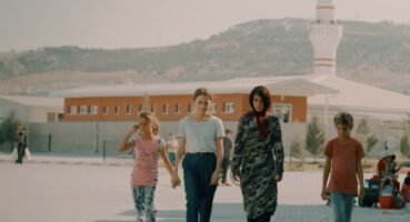 kizim-gibi-kokuyorsun-filmi-oyunculari